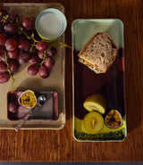 Plateau à gâteau rectangulaire en céramique émaillée collection 70s ceramics HK Living