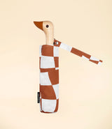 parapluie checkers peanut butter par Original Duckhead. Manche en bois tête de canard. Fermé avec pochette.