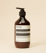 Baume Révérence Aromatique pour les Mains Aesop, en flacon pompe.