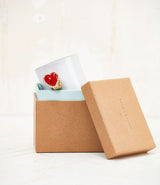 Tasse en céramique Coeur de la collection Serena par Astier de Villatte.