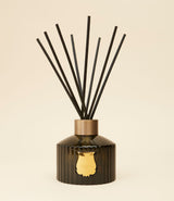 Diffuseur Gabriel par Trudon. Verre cannelé fumé avec 8 bâtonnets en rotin naturel.