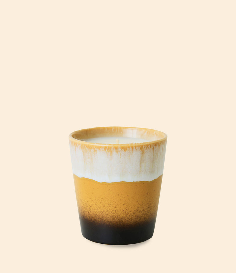 Bougie parfum pin en mug céramique 70s – Winter Woods – HK Living