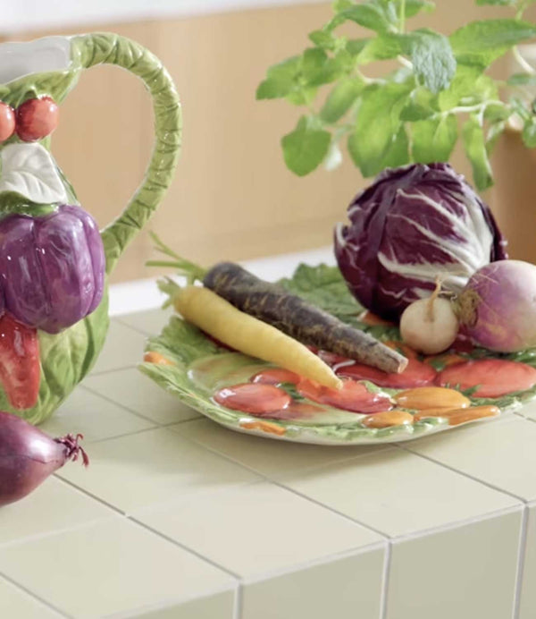 Plat de service en dolomite avec illustrations de tomates – &Klevering