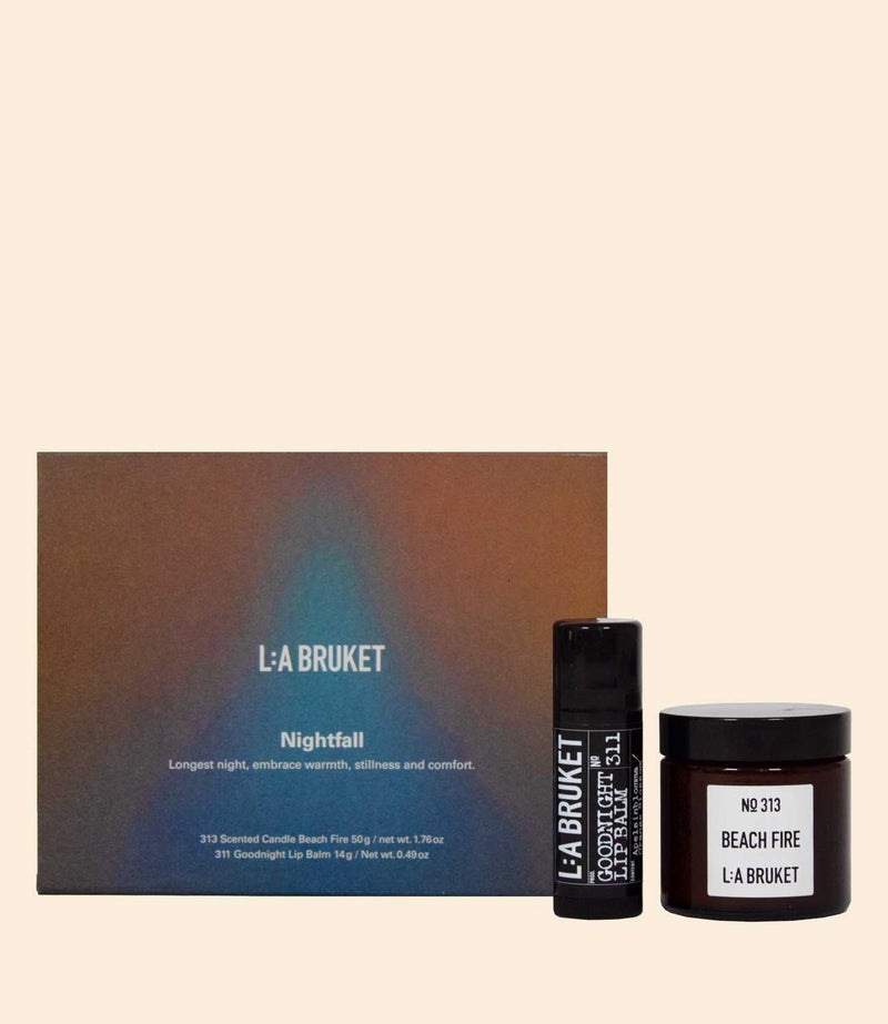 Coffret LA Bruket Nightfall Midvinter avec bougie Beach Fire et baume à lèvres Goodnight