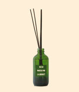 Diffuseur de parfum Winter Pine en bouteille de verre vert, bâtonnets en rotin, LA Bruket
