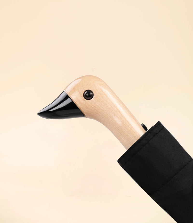 parapluie noir par Original Duckhead. Détails manche en bois tête de canard.
