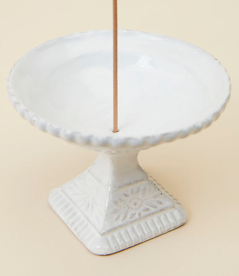 Encensoir en céramique de la collection César par Astier de Villatte.