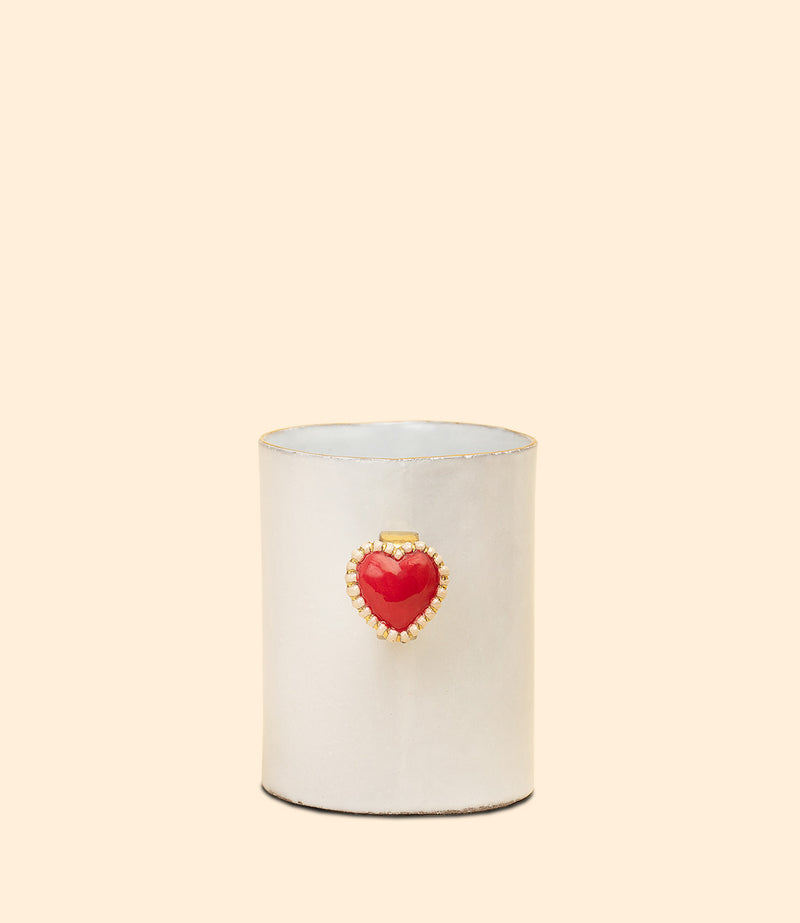 Tasse en céramique Coeur de la collection Serena par Astier de Villatte.
