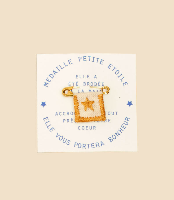Broche médaille "Petite Étoile" par Olive and the Pepper