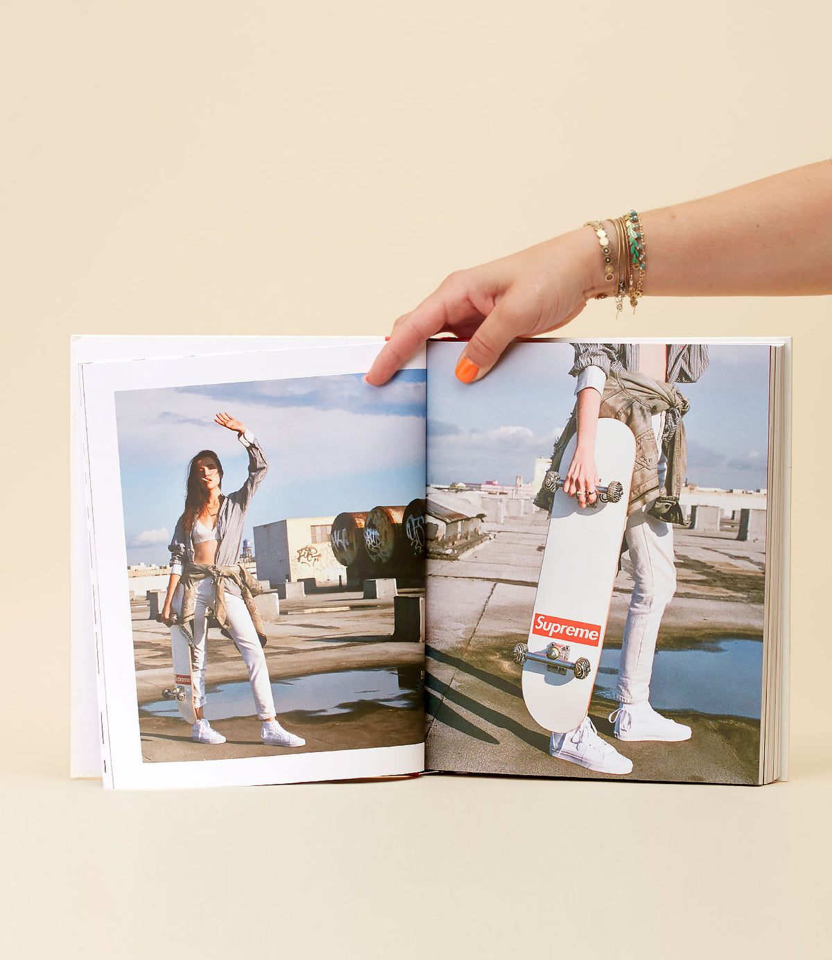 アート・デザイン・音楽 An Exploration of Supreme Skateboards Art on Deck: An Exploration of Supreme Skateboards from 1998-2018